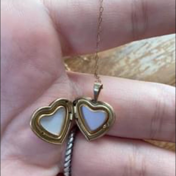 24k gold heart locket & chain - Picture 6 of 6